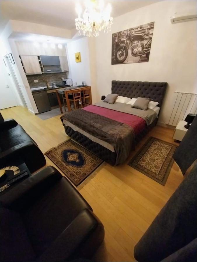 Tayson Square Dorcol New Location Free Garage Appartement Belgrado Buitenkant foto
