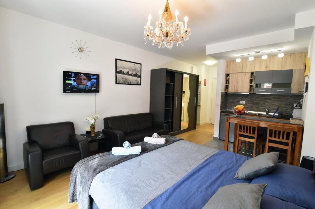 Tayson Square Dorcol New Location Free Garage Appartement Belgrado Buitenkant foto