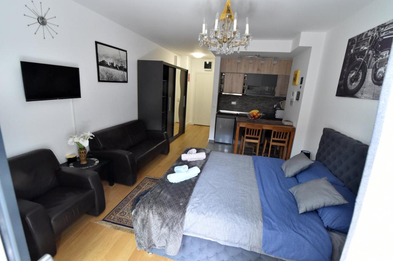 Tayson Square Dorcol New Location Free Garage Appartement Belgrado Buitenkant foto